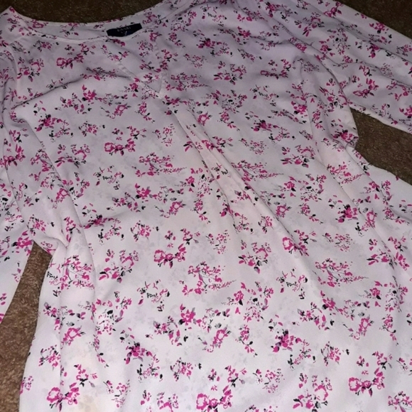 Kaari Blue Size 0X Curvy Pink Liberty Floral Print Spring Summer Vacation Top - Picture 2 of 7